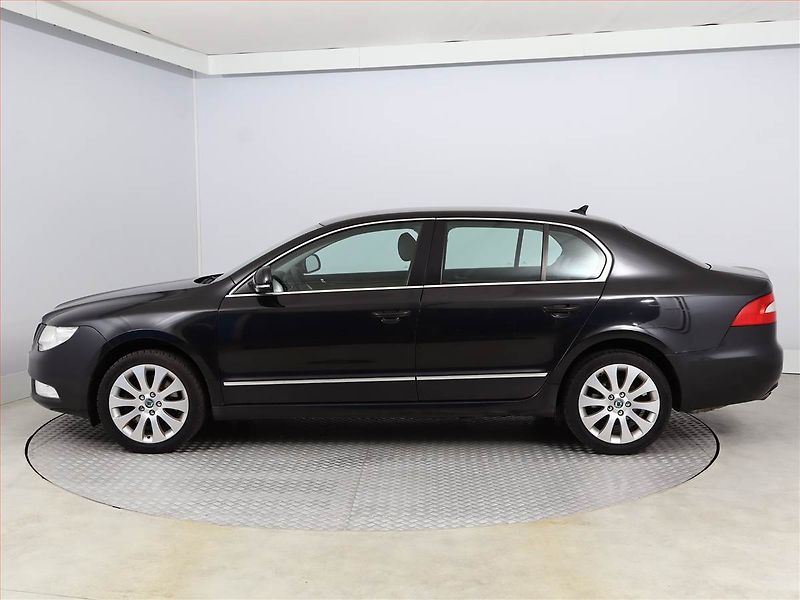 Škoda Superb (2011) Elegance 1.4 TSI, Navi, Xenony - fotka 3 z 23