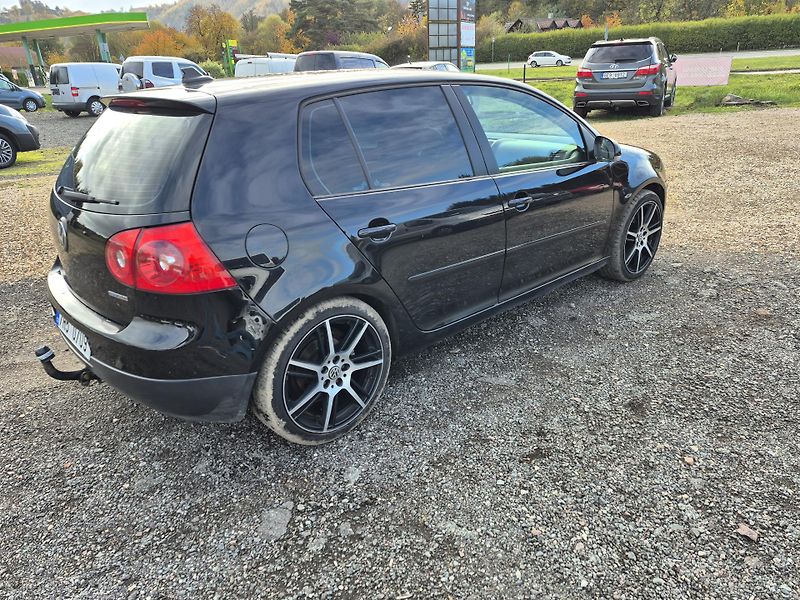Volkswagen Golf (2008) 1.9Tdi 77kw - fotka 4 z 21