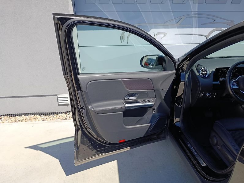 Mercedes-Benz EQA 250+ ČR DPH - fotka 29 z 34
