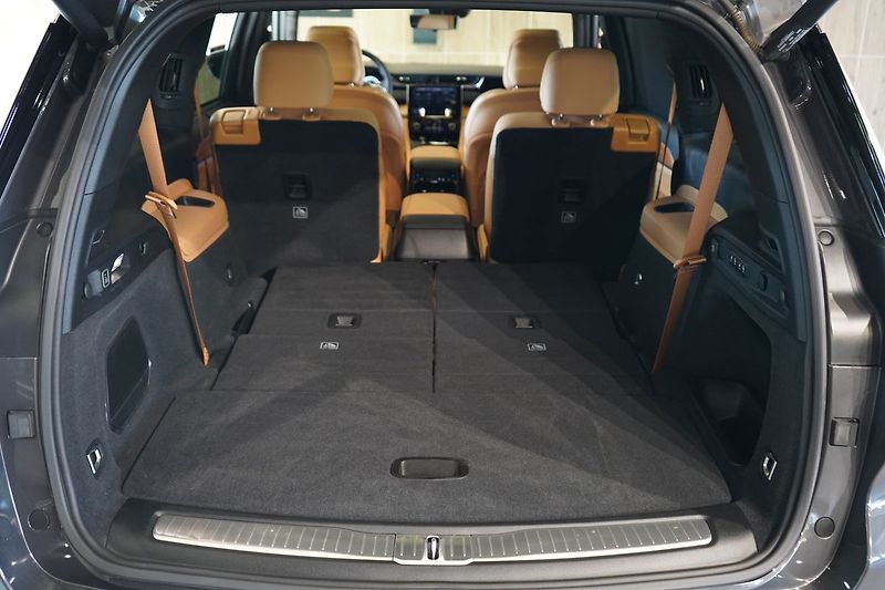 Jeep Grand Cherokee Summit Reserve L - fotka 27 z 71