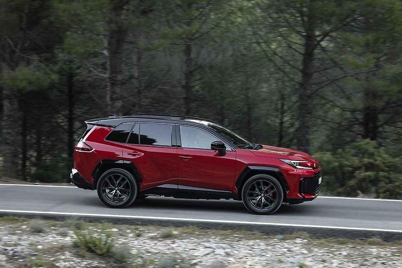 Toyotu RAV 4 jsme mohli zkoušet i na komunikacích s nezpevněným povrchem.