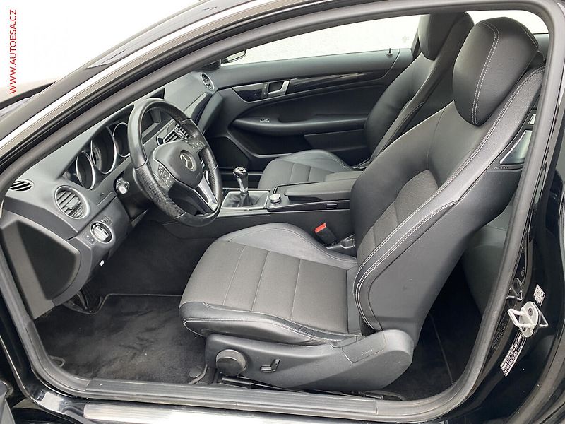 Mercedes-Benz Třídy C (2014) 1.6i C180, Klima - fotka 12 z 17