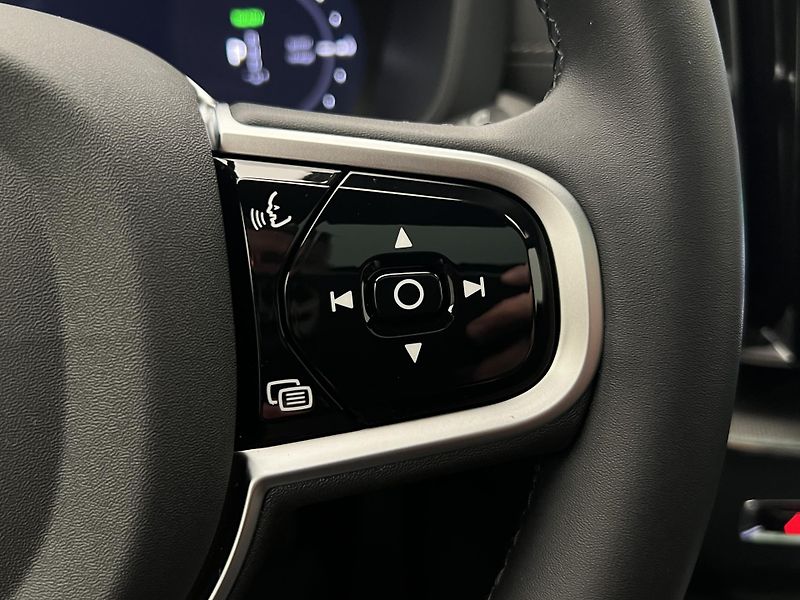 Volvo XC60 T8 AWD ULTRA BLACK RECHARGE CZ - fotka 27 z 50