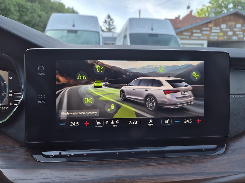 Škoda Octavia (2023) Combi Scout TDi 147kw DSG 4x4 - fotka 25 z 50