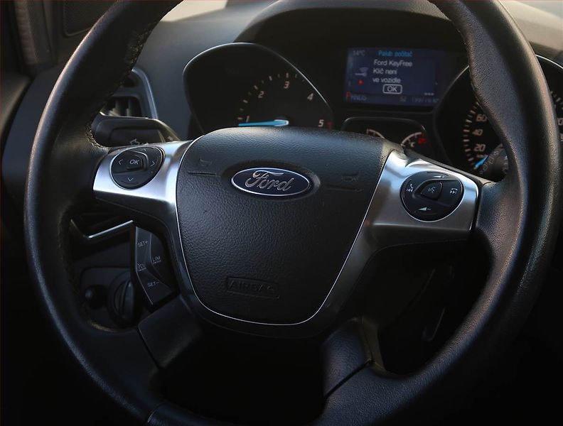 Ford Kuga (2013) Titanium 2.0 TDCi, 4X4 - fotka 19 z 22