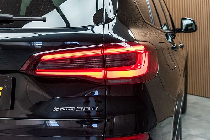 BMW X5 xDrive30d ///M*TAŽNÉ*LASER*ČR* - fotka 46 z 52