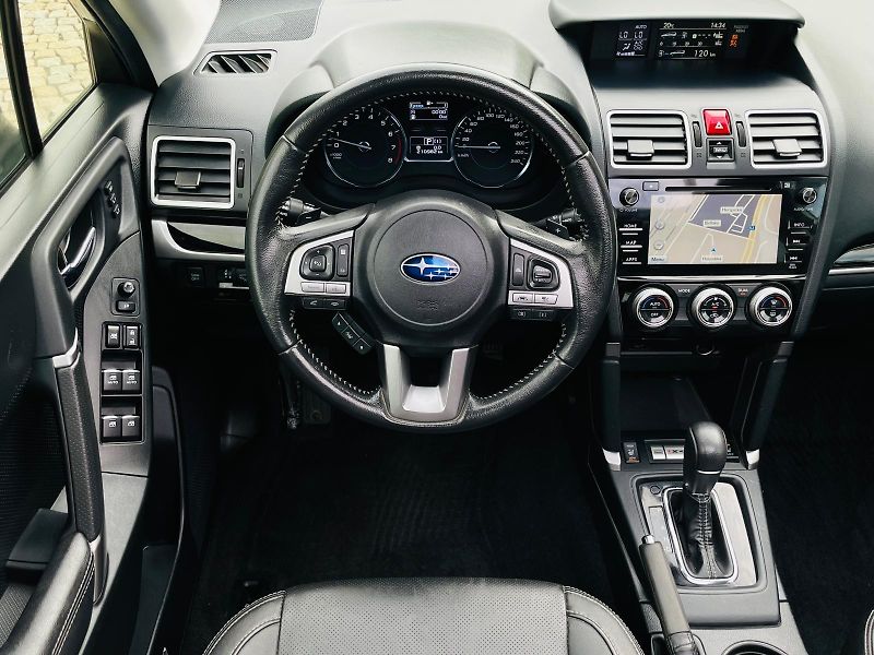 Subaru Forester 2.0i 1.MAJITEL TAŽNÉ SERVISKA - fotka 24 z 48