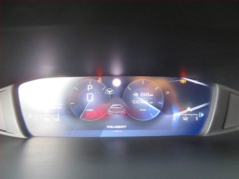 Peugeot 308 (2022) Allure Pack 1.5 BlueHDi - fotka 11 z 17