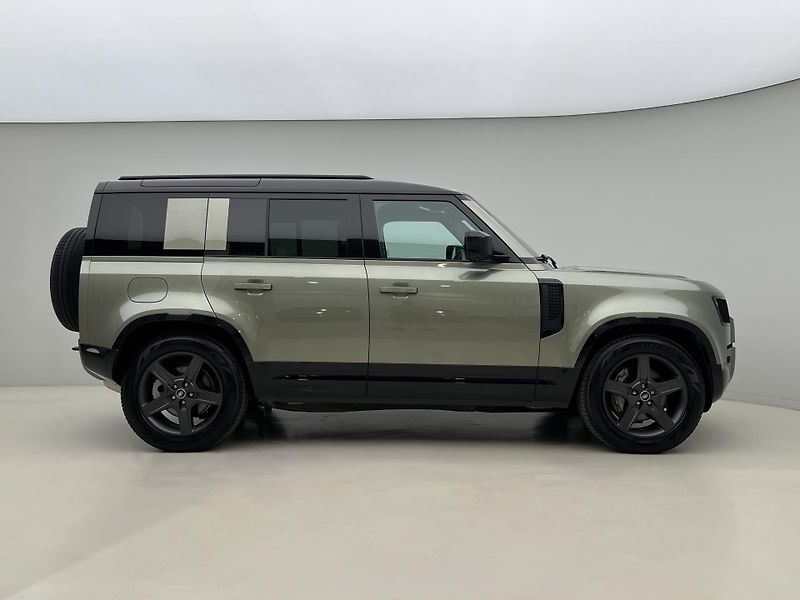 Land Rover Defender 110 D300 X-DYNAMIC SE AWD AUT  - fotka 9 z 46