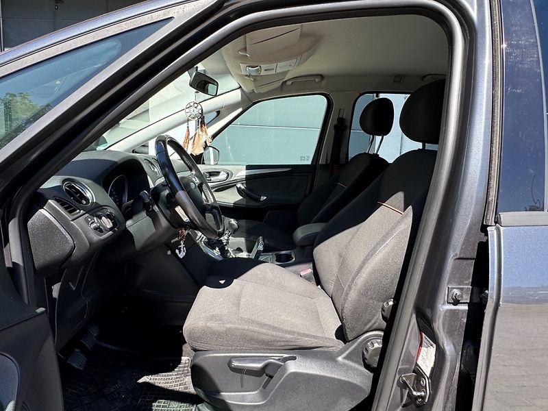 Ford S-MAX (2008) 2.0 TDCi - fotka 9 z 28