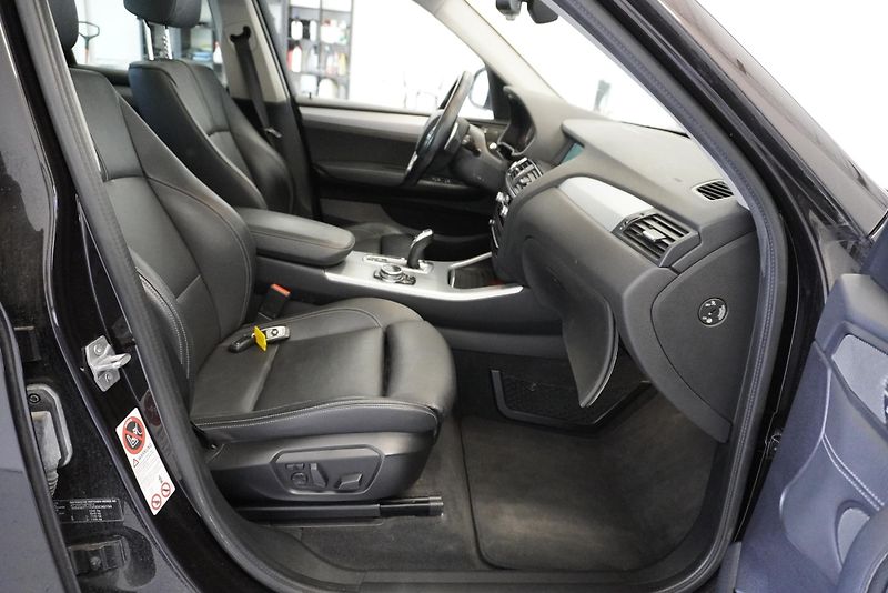 BMW X3 3.0d 230 kW XDRIVE AUTOMAT - fotka 29 z 32