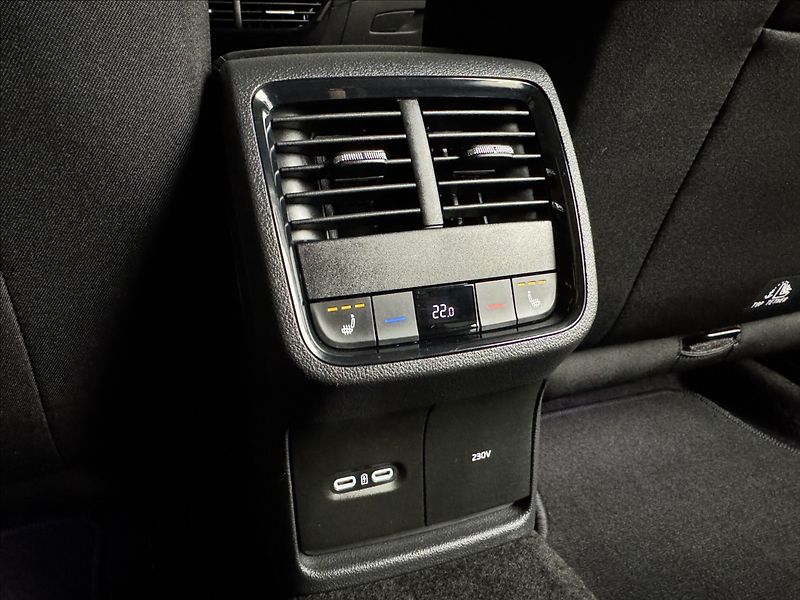 Škoda Octavia 2,0 TDi  DSG Tour Virtual LED - fotka 16 z 45