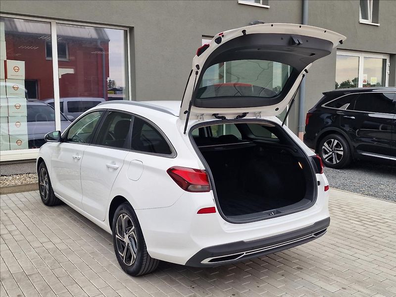 Hyundai i30 1.0 T-GDI Comfort,ČR,1.Maj. - fotka 36 z 49