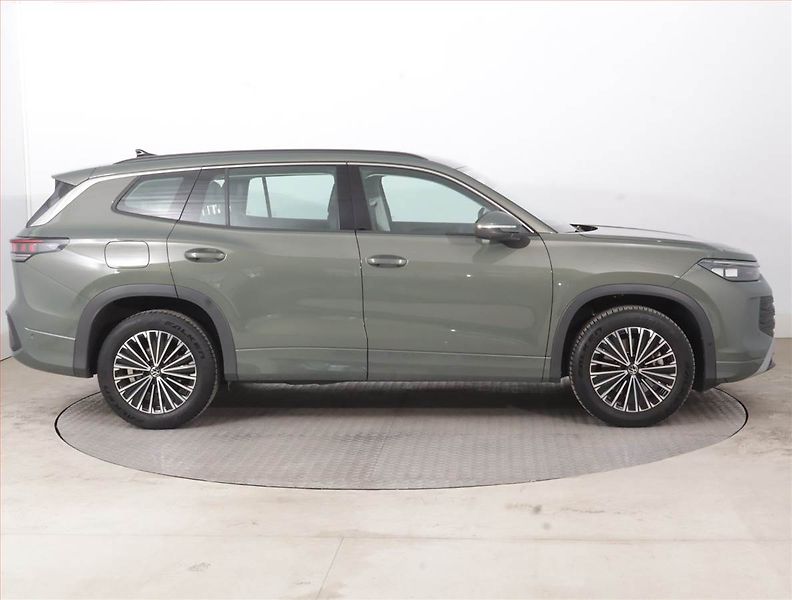 Volkswagen Tayron (2025) 1.5 eTSI - fotka 6 z 19