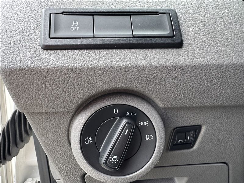 Volkswagen Transporter 2,0 TDI L1H1 DPH 1.maj původČR - fotka 32 z 50