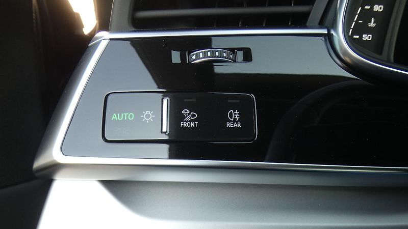 Audi Q8 55 TFSI quattro tiptronic - fotka 10 z 26