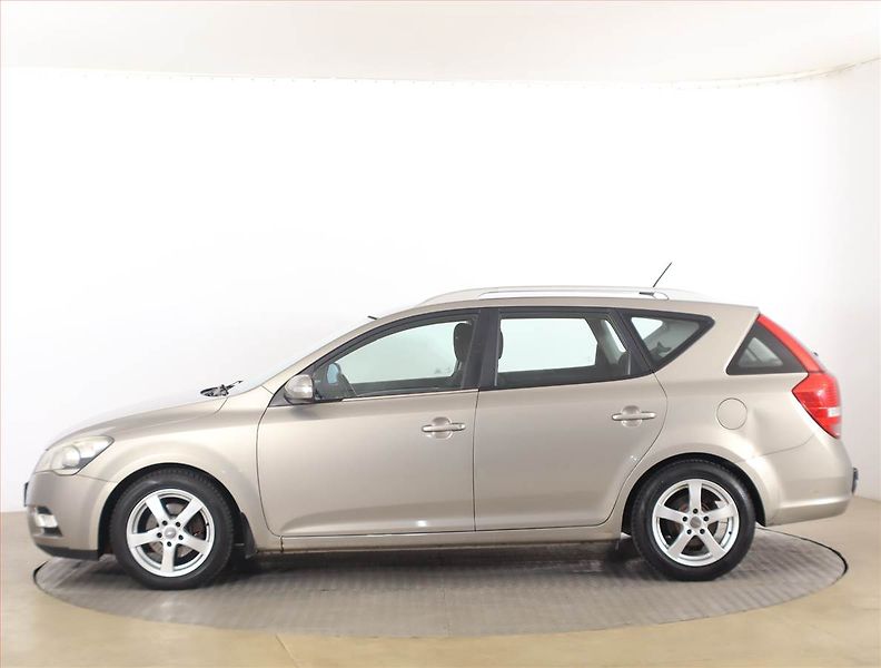 Kia Ceed (2010) 1.4 CVVT, Serv.kniha, nová STK - fotka 3 z 15