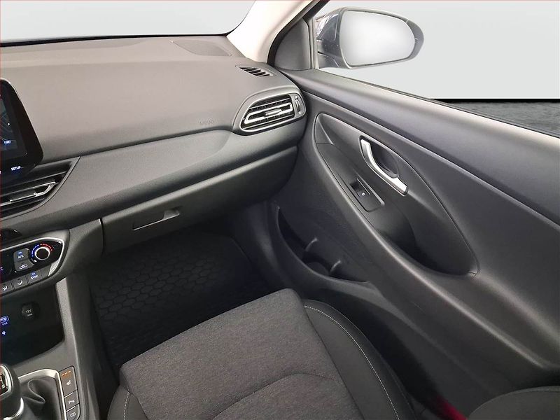 Hyundai i30 (2023) 1.5 T-GDI MHEV, ČR,1.maj - fotka 8 z 19