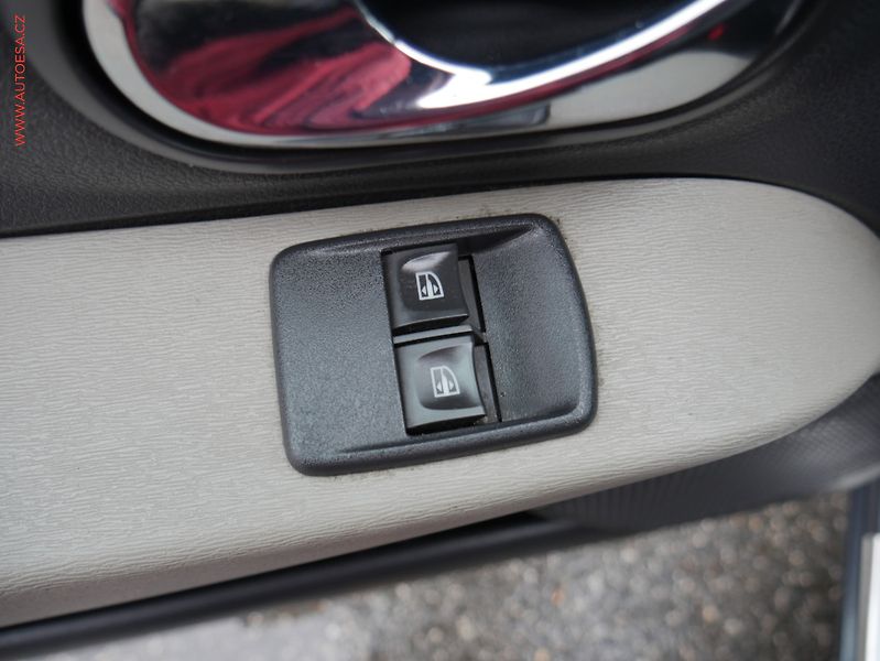 Dacia Lodgy (2013) 1.2 TCe, 2.maj,ČR, AC, temp - fotka 12 z 16