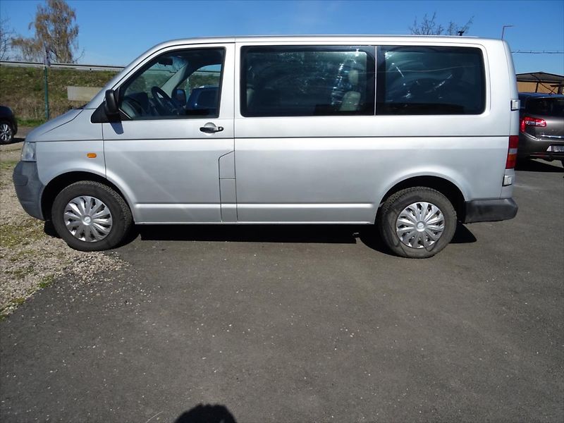 Volkswagen Caravelle 2,5 TDi 96 Kw 9 Míst - fotka 6 z 25