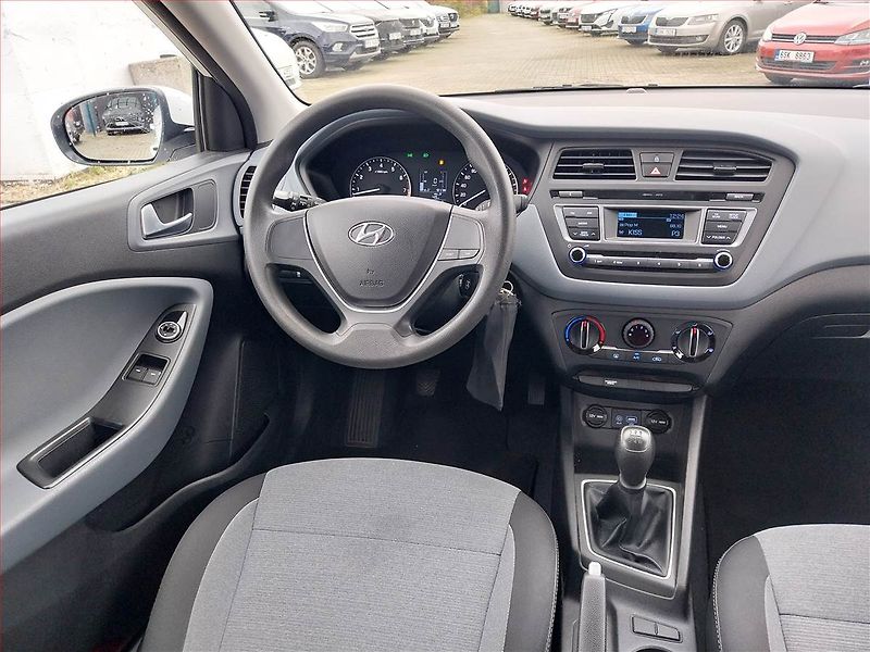 Hyundai i20 (2015) 1.2 - fotka 7 z 13