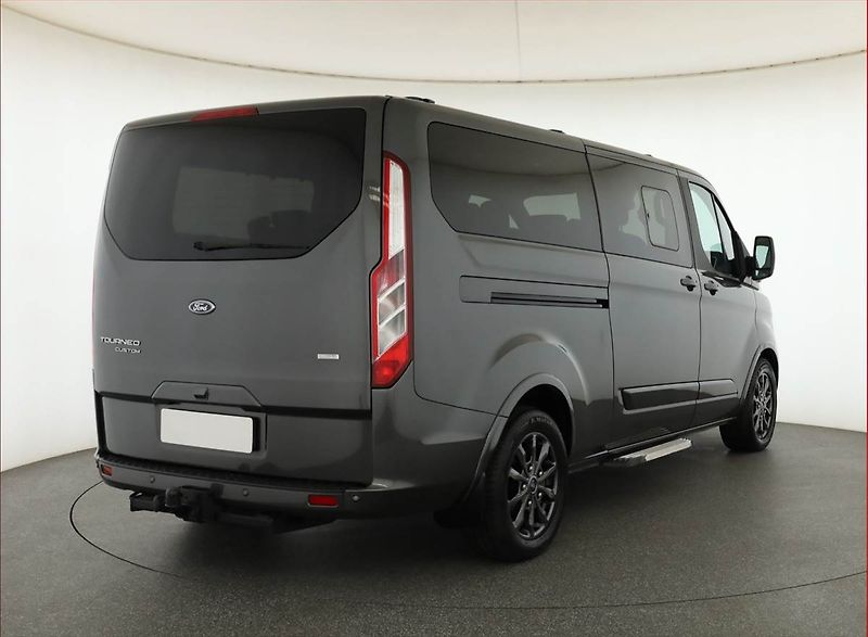 Ford Tourneo Custom (2018) Titanium 2.0 EcoBlue, ČR, DPH - fotka 5 z 16