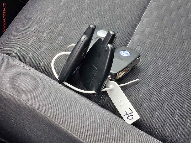 Volkswagen Touran (2007) 1.4 i, Xenon, webasto - fotka 17 z 17