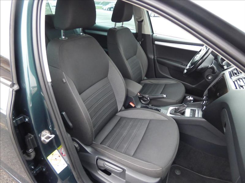 Škoda Octavia 2,0 TDI DSG,LED,Navigace  Ambi - fotka 22 z 55