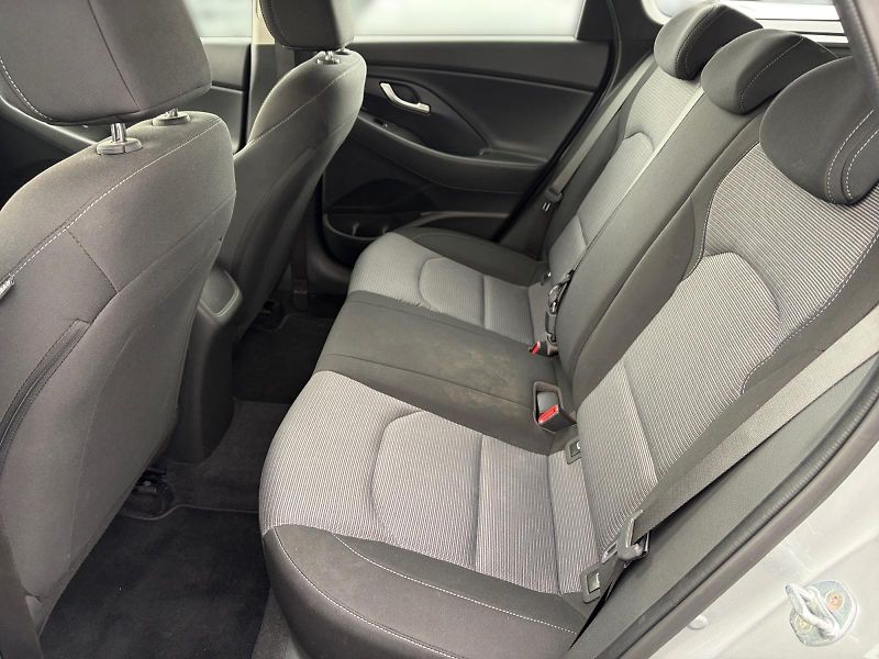 Hyundai i30 (2023) COMFORT 1.0TGDI 88kW CZ DPH - fotka 8 z 11