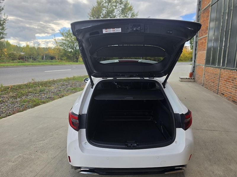 Toyota Corolla (2024) Touring Sport Style 1,8 103kW - fotka 9 z 23
