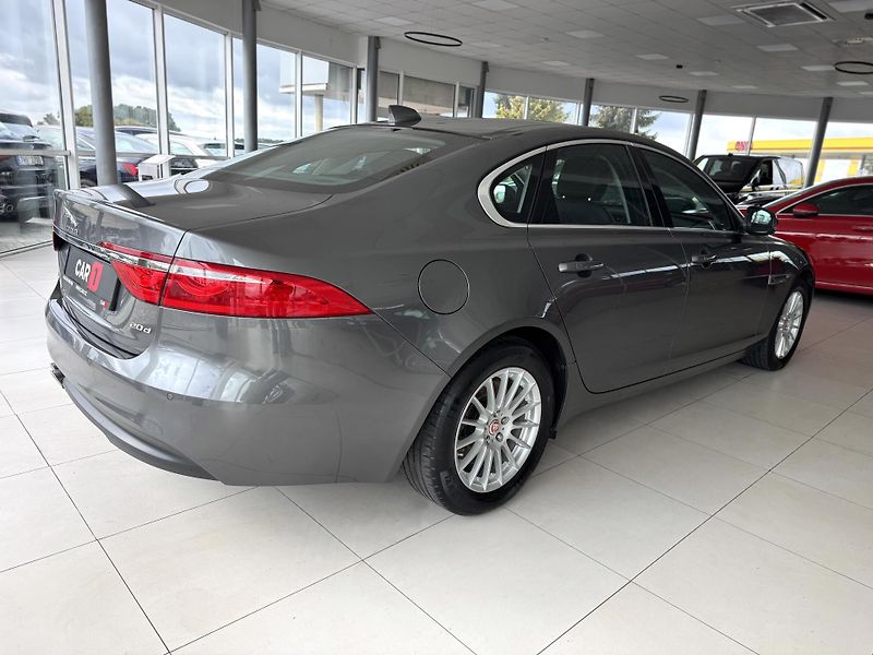 Jaguar XF 20d AUT*Panorama*Distronic - fotka 5 z 43