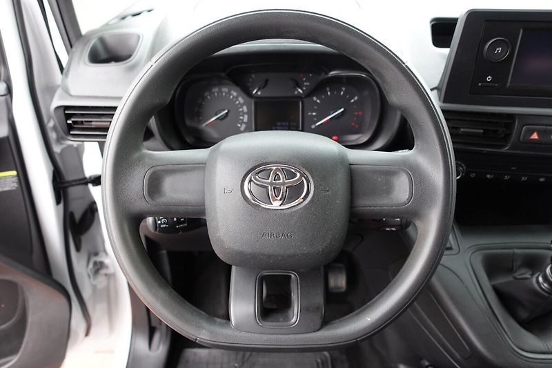 Toyota ProAce 1.5 D4-D 100 - 6 MT Active Car - fotka 14 z 25