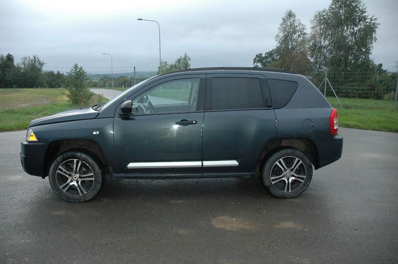Jeep Compass 2,4  4x4 benzín kuže manual - fotka 6 z 15