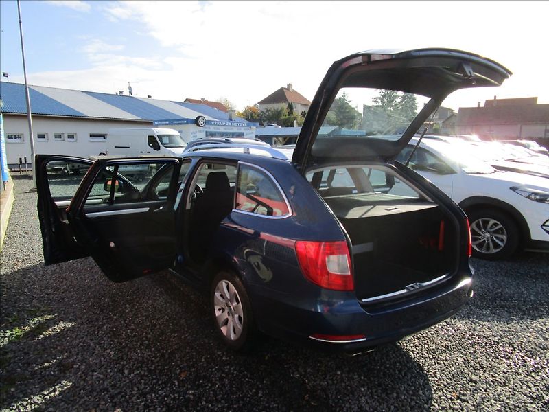 Škoda Superb Combi 2.0TDi Ambi, aut. Klima - fotka 31 z 40