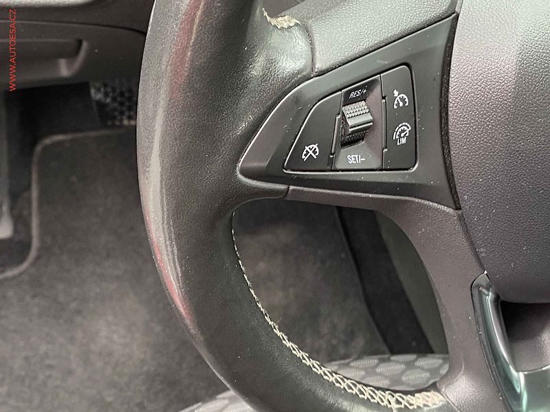Opel Astra (2021) 1.2 T, Navi, AC - fotka 13 z 18
