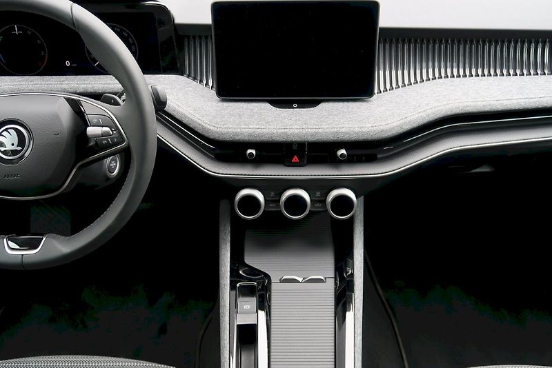 Škoda Superb (2024) Combi Selection 1,5 TSi / 150 - fotka 13 z 33