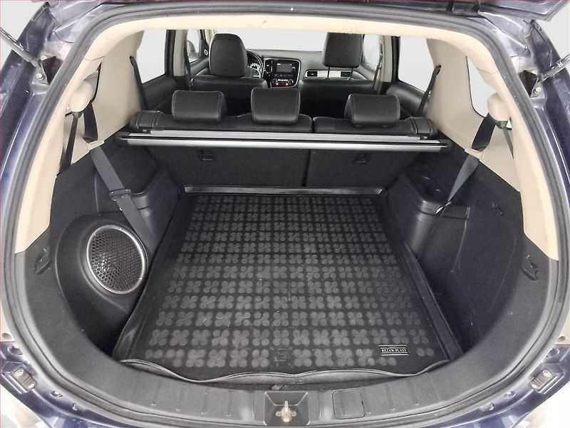 Mitsubishi Outlander (2015) 2.2 DI-D, 4X4, Automat - fotka 14 z 19