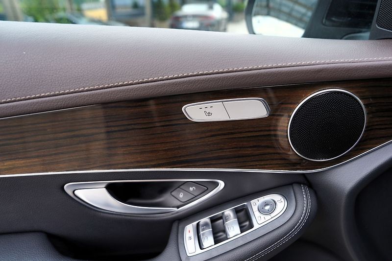 Mercedes-Benz GLC 250i 4Matic/kůže/Led/9AT/ČR - fotka 18 z 43