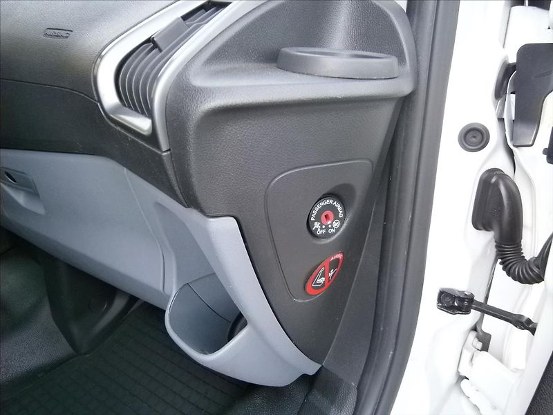 Ford Transit Custom 2,2 TDCI L2H2 KLIMA 9 MÍST - fotka 19 z 26