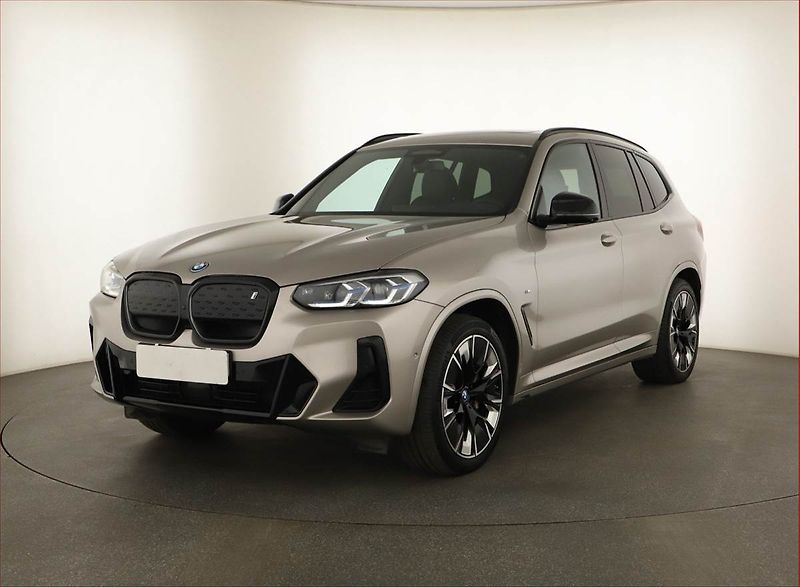 BMW iX3 (2022) M Sport 80 kWh, SoH 95% - fotka 2 z 21
