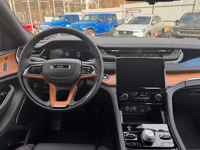 Jeep Grand Cherokee (2025) Summit Reserve 4xe (380k) 8AT - fotka 20 z 50