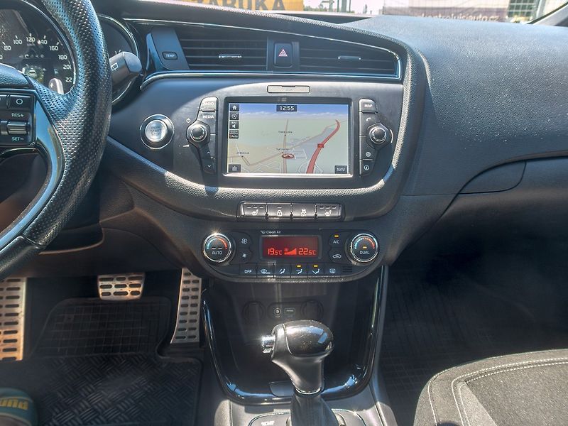 Kia Ceed (2017) GT Line 1.6D 100KW MAT – NAVI - fotka 24 z 50