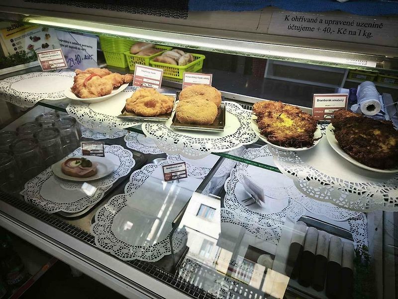 Nemohli jsme jinak a dali si vyhlášenou dršťkovou polévku za 50 korun. A nelitovali jsme.