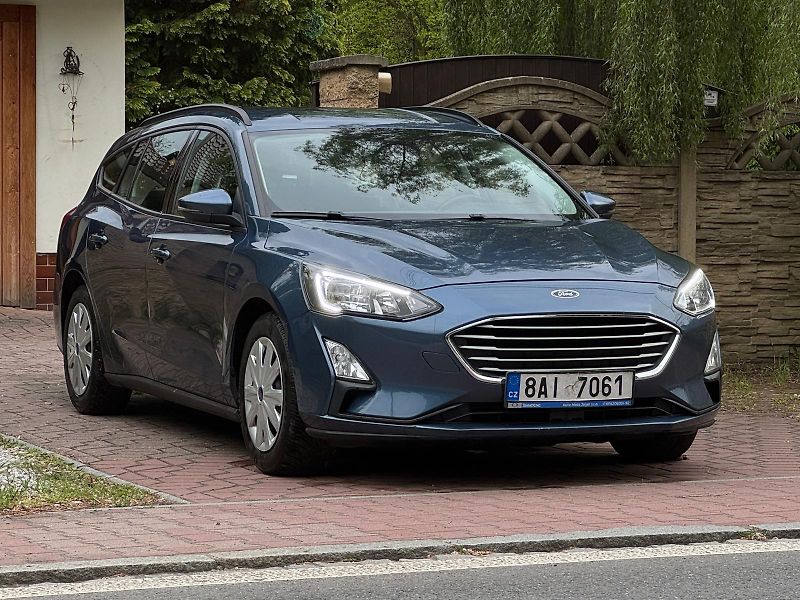 Ford Focus 1.0EB 1.MAJ. ČR DPH SERVISKA - fotografie inzerátu