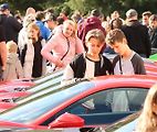 Luxusní supersporty projely západ Čech, milionové rarity přibrzdily v Kynžvartu