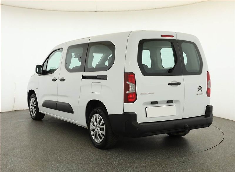 Citroën Berlingo (2023) Maxi Live Pack 1.2 PureTech - fotka 4 z 16