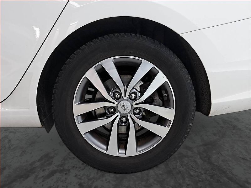 Hyundai i30 (2018) Trikolor 1.0 T-GDI, Serv.kniha - fotka 14 z 18