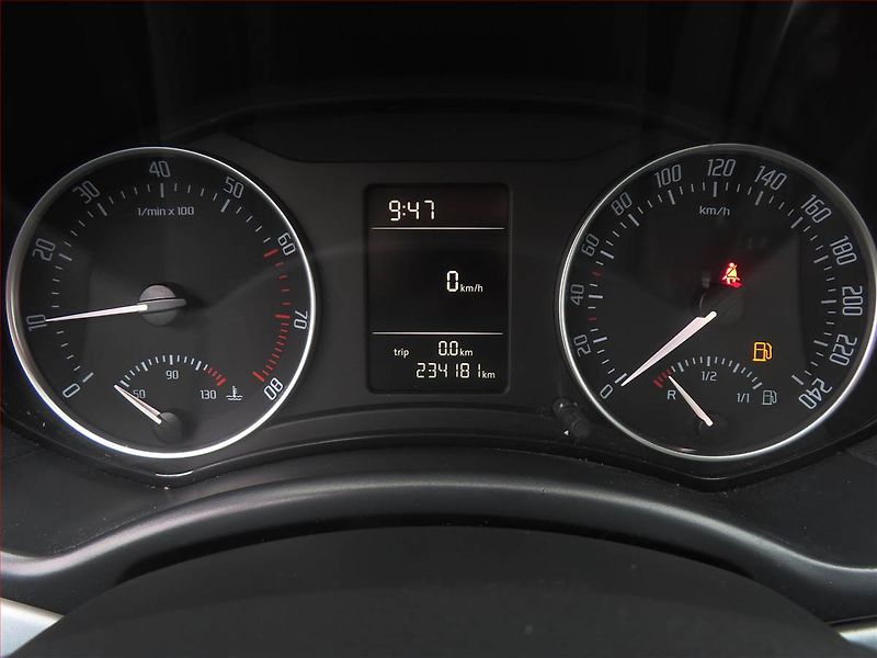 Škoda Octavia (2011) 1.2 TSI, po STK, dobrý stav - fotka 11 z 15