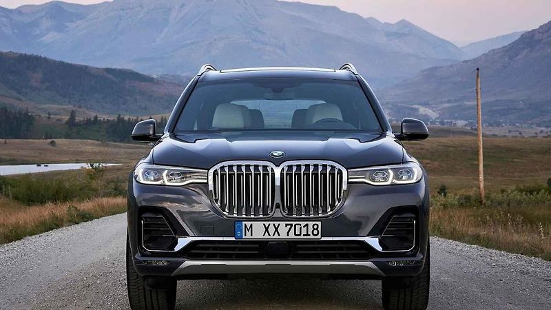 BMW X7 vs. Mercedes GLS vs. Volvo XC90 vs. Audi Q7