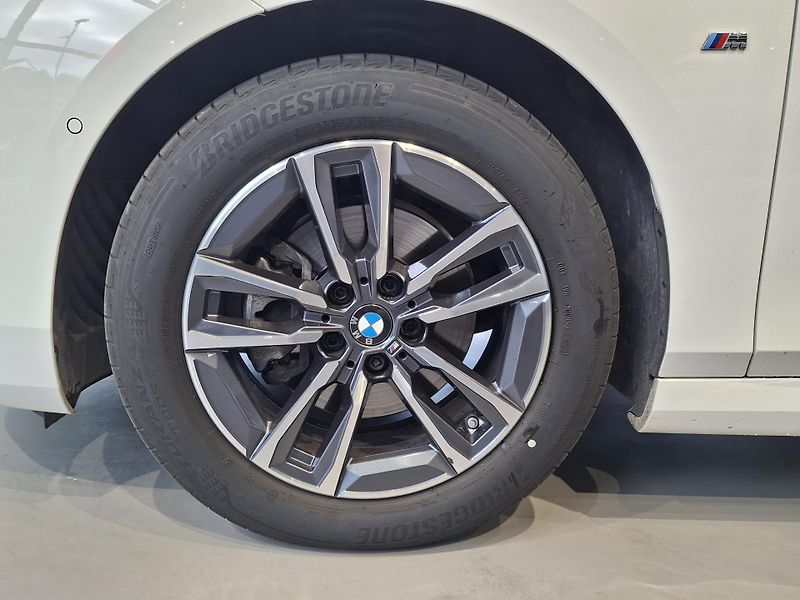 BMW Řada 2 218i Active Tourer M-Sport - fotka 7 z 26